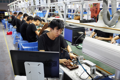 深圳寶安充電寶工廠車間攝影紀實 聚焦企業環境與制造的魅力